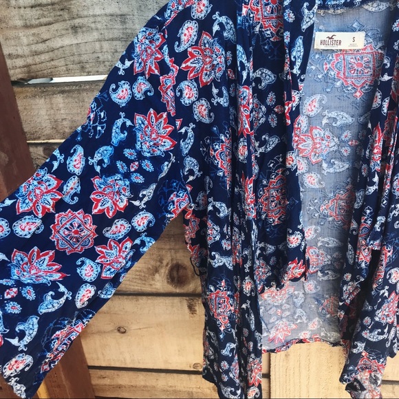 Hollister Sweaters - Hollister Floral Kimono